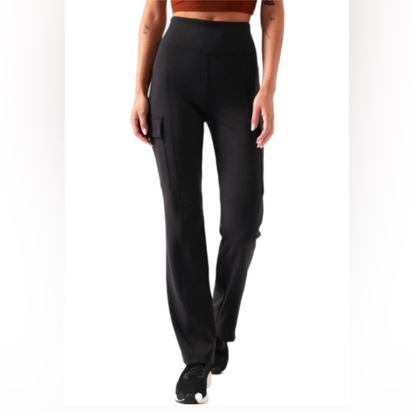 Athleta Pants - ATHLETA delancy straight cargo pants in black
